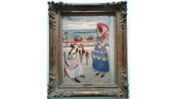 Две женщины на балконе